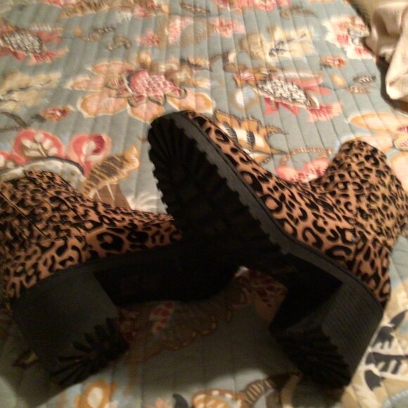 Qupid Cheetah Ankle Boots Bootie Animal Print Size 8 Black Tan Chunky Block Heel - Picture 3 of 4